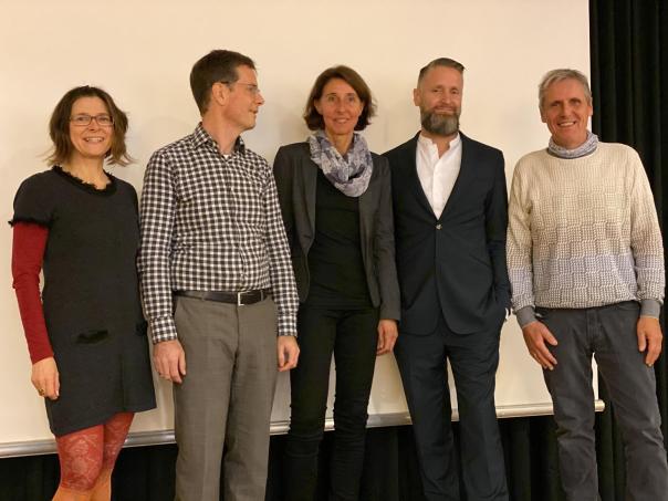 Die Organisatorin und die Vortragenden im Gruppenfoto